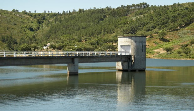 Água armazenada nas bacias hidrográficas desceu em junho