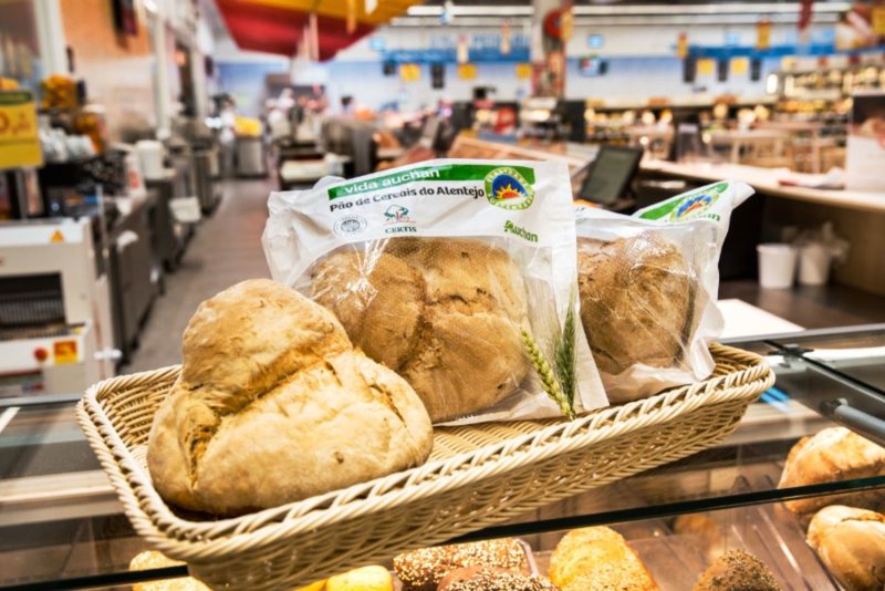 Auchan lança pão de cereais do Alentejo