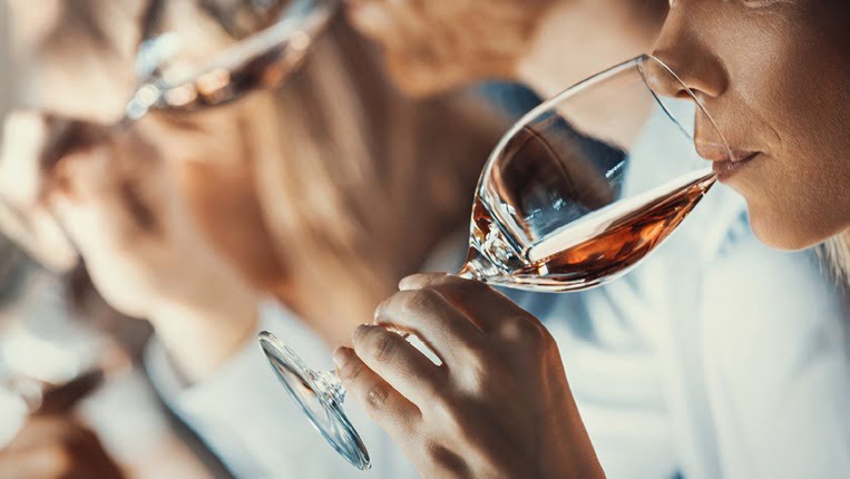A Universidade Católica no Porto vai apresentar os resultados do estudo “Consumo de Vinho Durante o Covid-19” no dia 26 de abril, às 17h30.