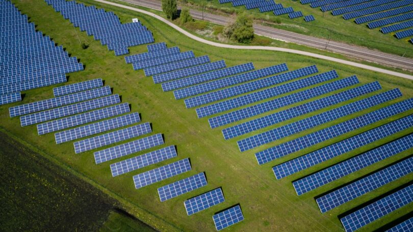 O Ministério da Agricultura, no âmbito do PDR 2020, lançou dois apoios para a instalação de painéis fotovoltaicos.