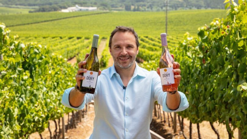 AdegaMãe gama logo identidade gráfica vinho Dory