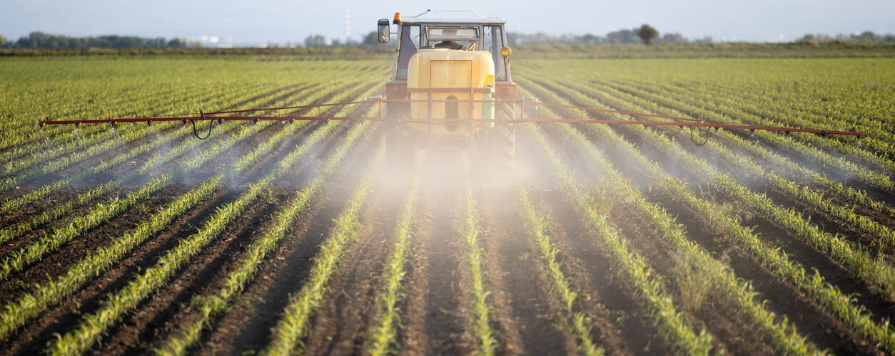Bruxelas pondera usar receitas do mercado de carbono para aliviar custos dos fertilizantes