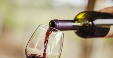 Consumo mundial de vinho caiu para mínimo desde 1957, mas em Portugal cresceu