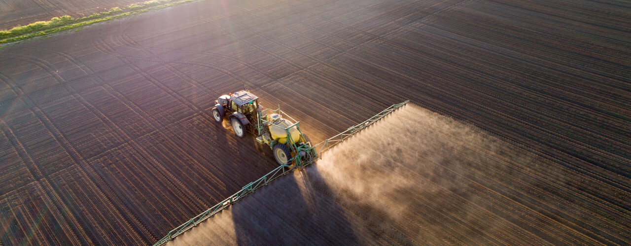 Bruxelas adota plano de ação para apoiar agricultores no acesso a fertilizantes